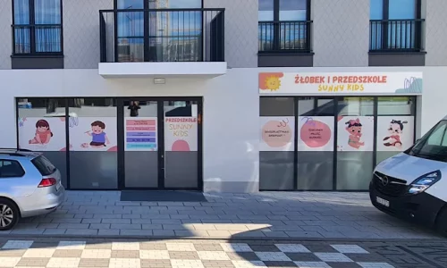 Przedszkole i Żłobek Sunny Kids w Krakowie – wejście do budynku placówki